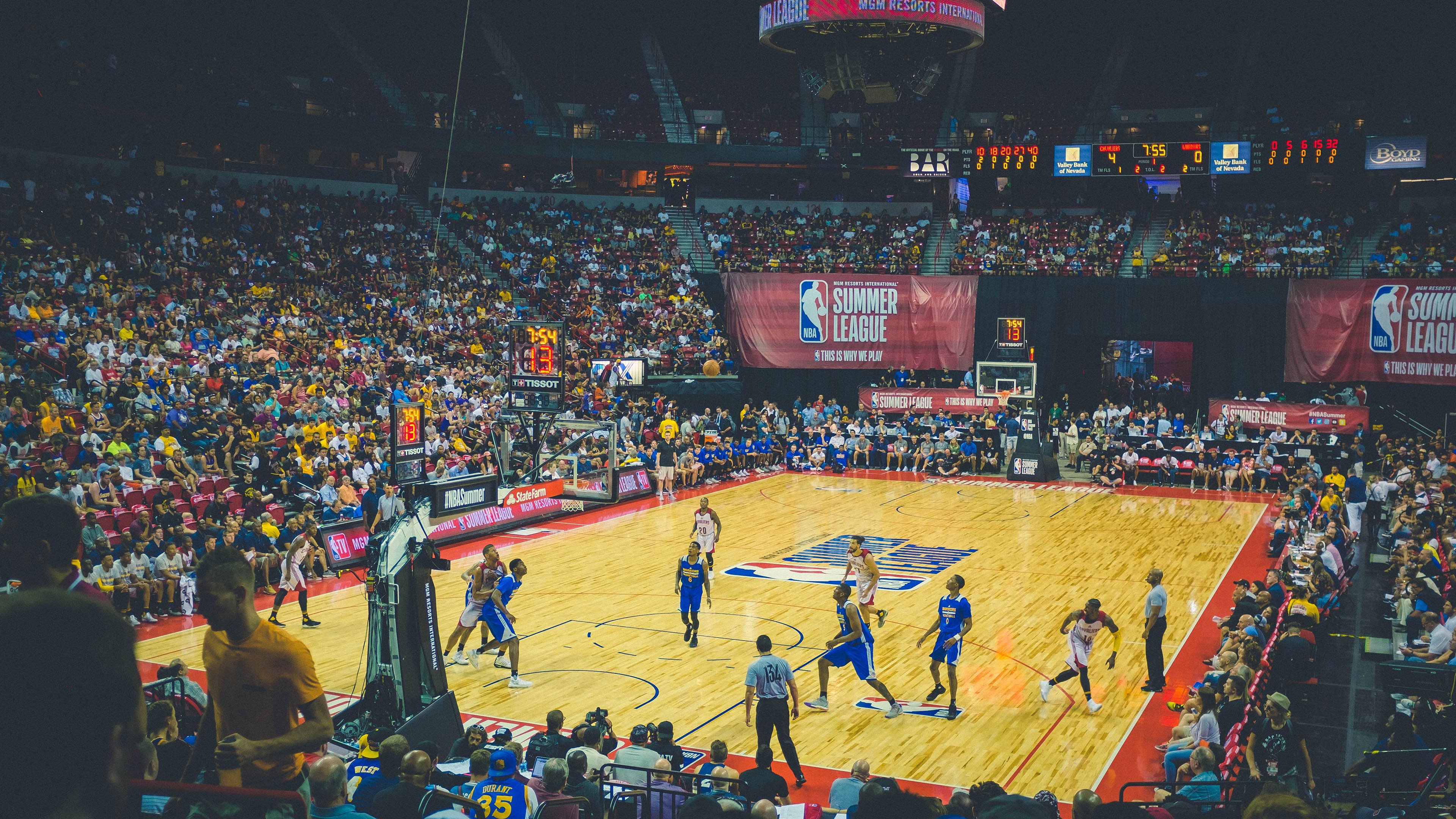 九游体育-浓眉哥焦点对战，巴特勒与50激战加拿大队分钟，晋级下一阶段胜负难料！引发球迷热议